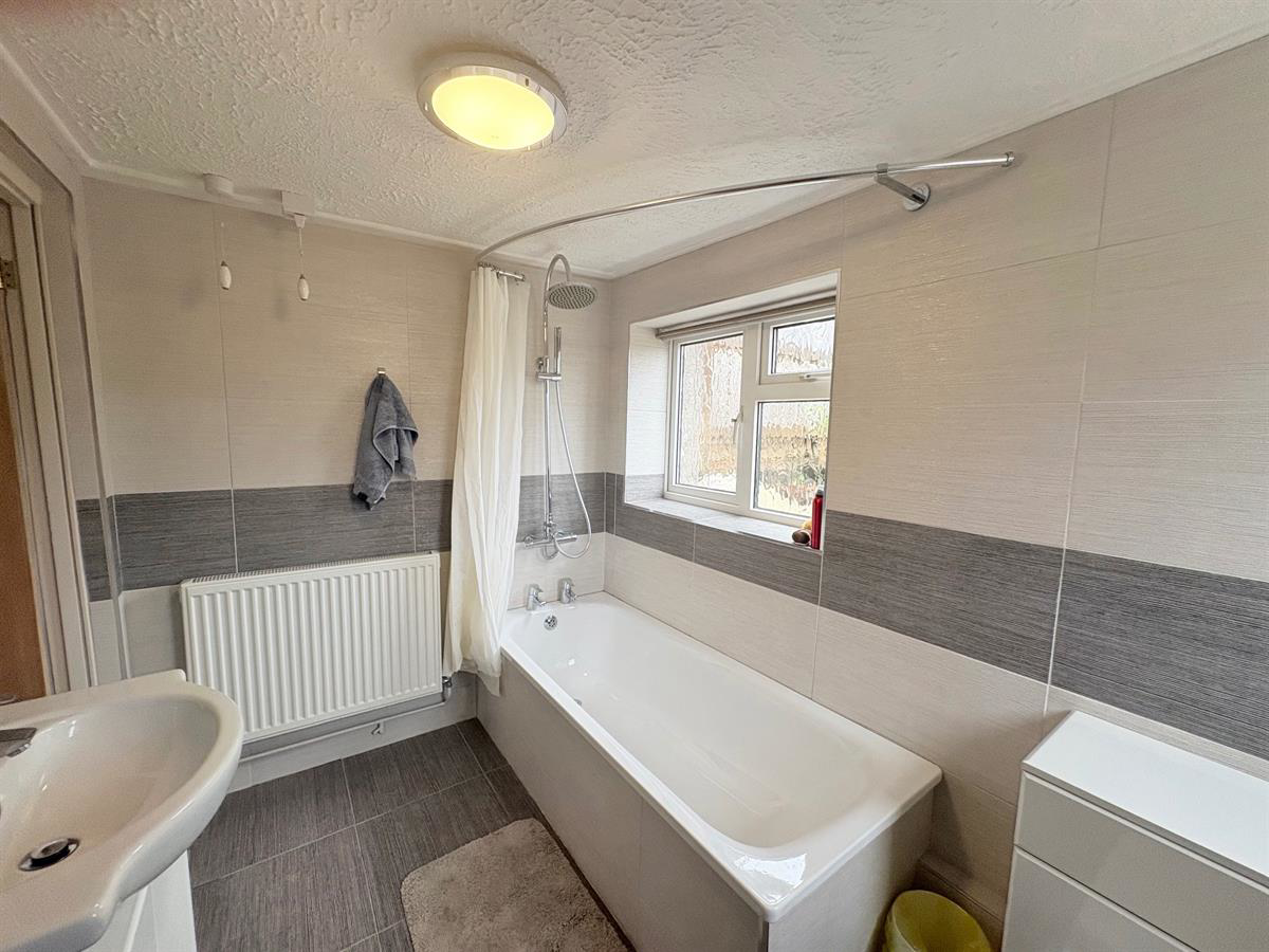 Alexandra Road, Pontycymer, Bridgend, photo 13