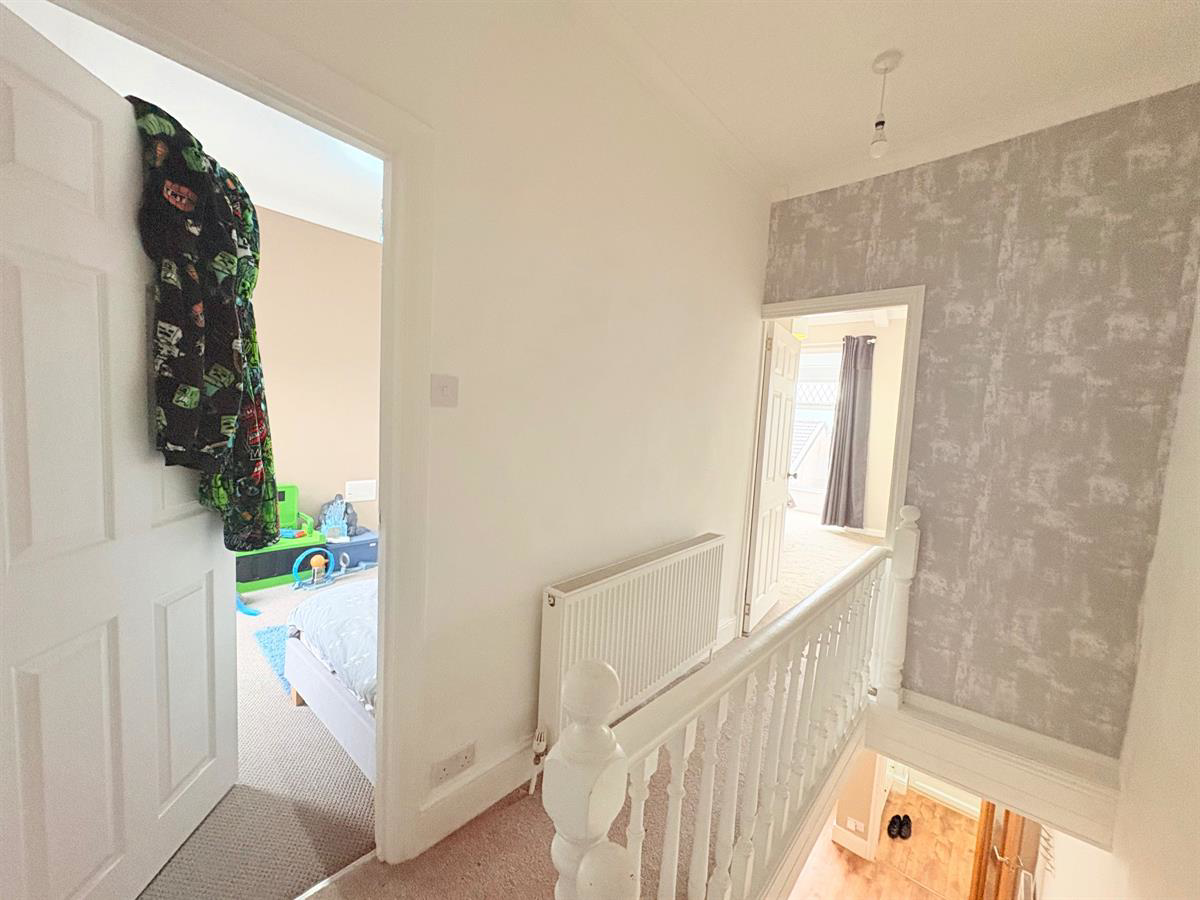 Alexandra Road, Pontycymer, Bridgend, photo 15