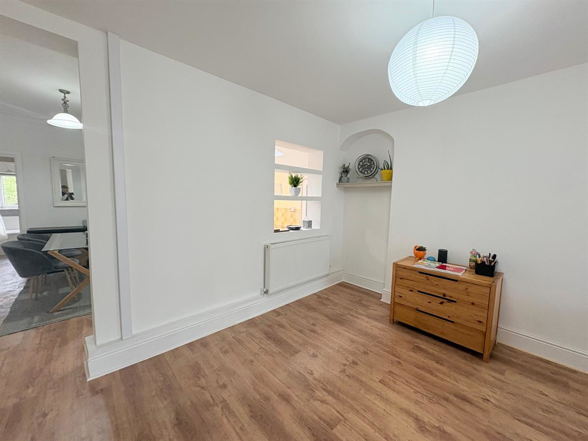 Alexandra Road, Pontycymer, Bridgend, photo 8