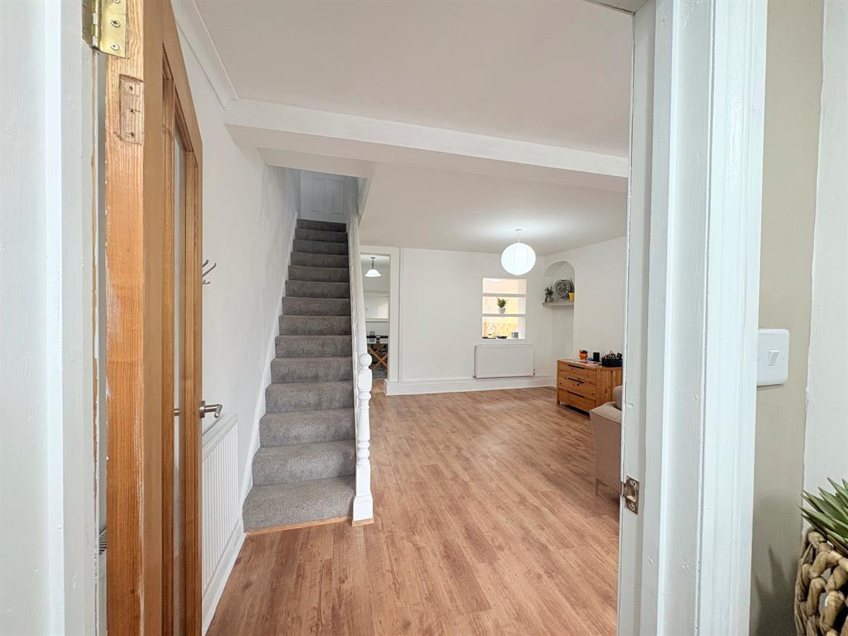 Alexandra Road, Pontycymer, Bridgend, photo 3