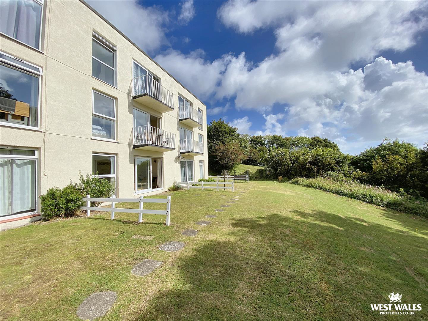 Devon Court, Freshwater East, Pembroke