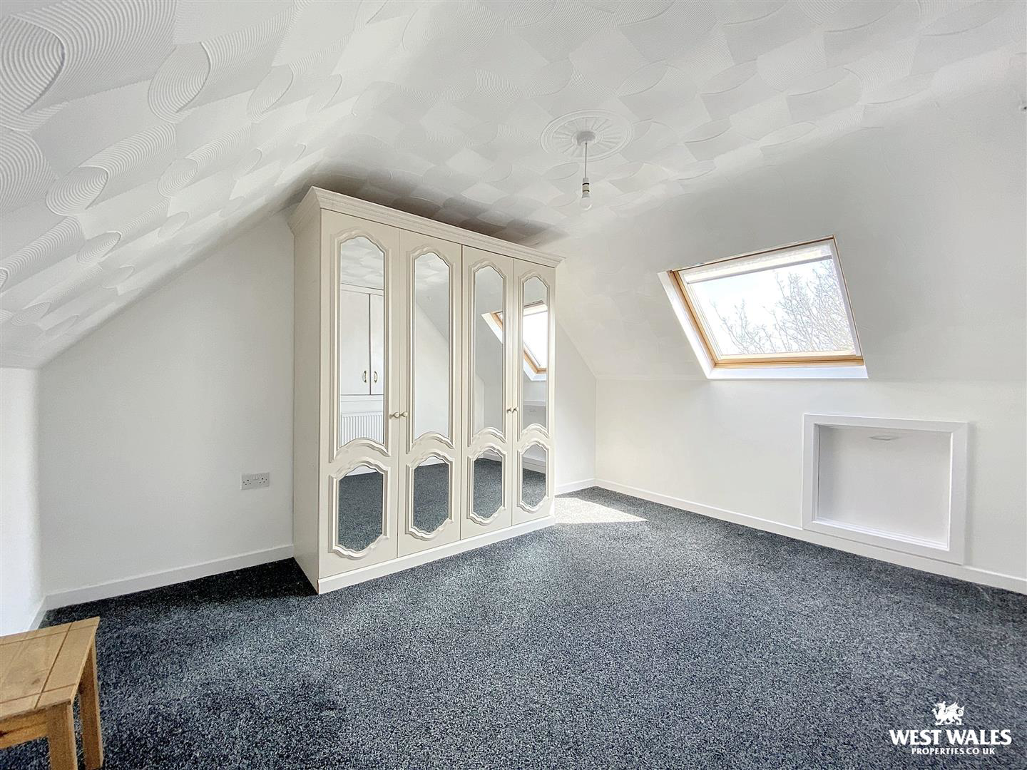 Cenarth Close, Pembroke Dock, photo 14