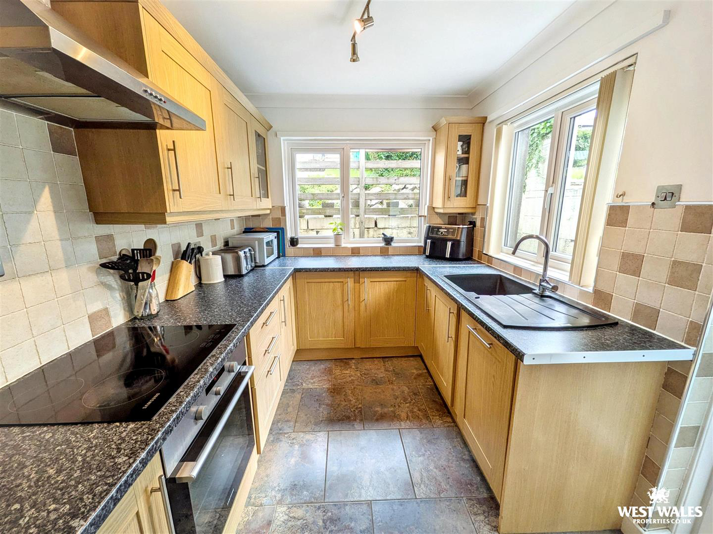 Llangunnor Road, Carmarthen, photo 10