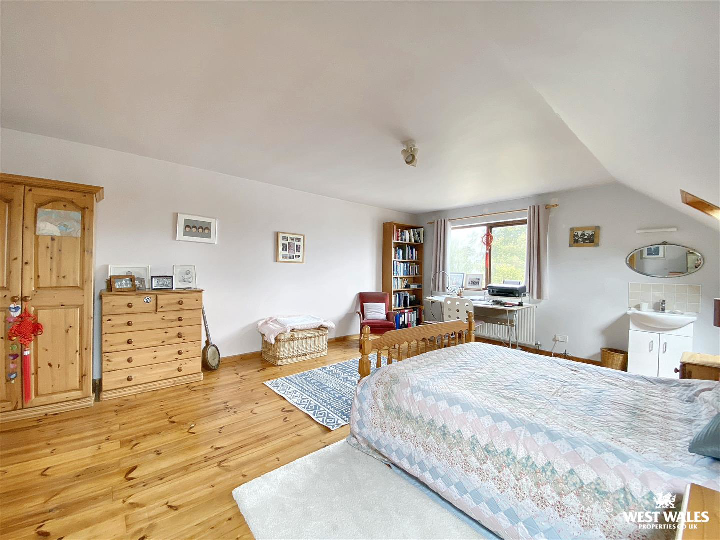 Leonardston Road, Llanstadwell, Milford Haven, photo 17