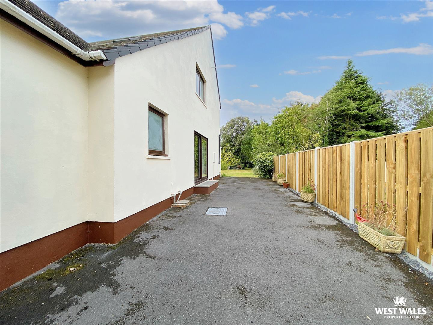 Leonardston Road, Llanstadwell, Milford Haven, photo 31