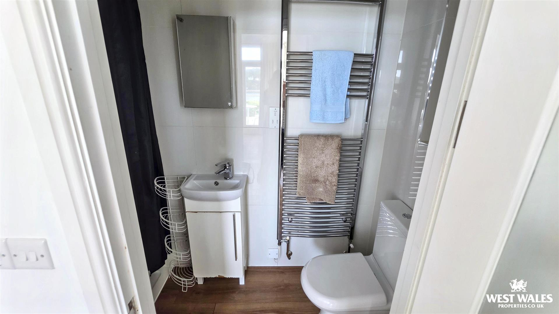 Bed 1 en suite (2).jpg