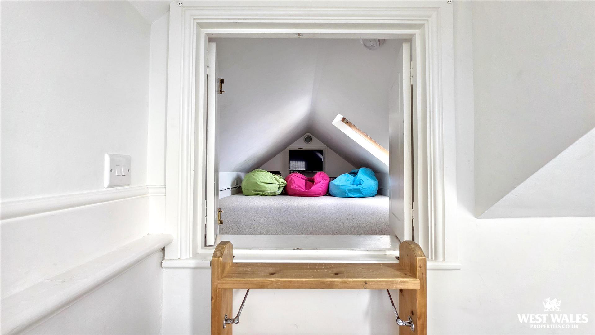 Loft Room (3).jpg