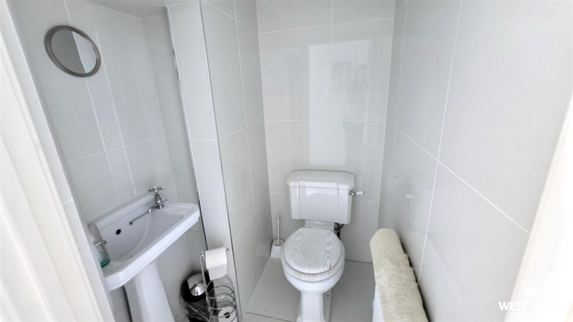 WC (3).jpg
