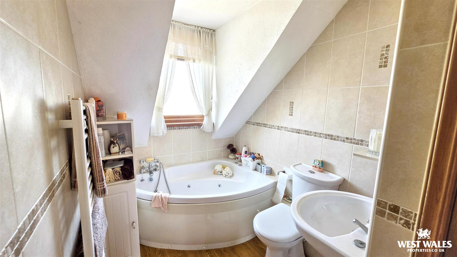 Woodlands Crescent, Milford Haven, photo 16