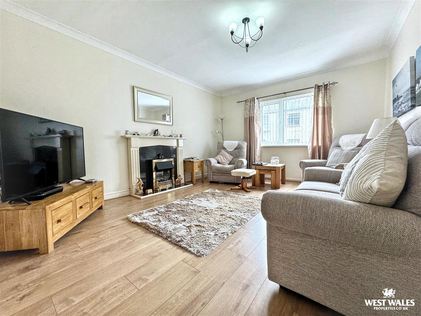 London Road, Pembroke Dock, photo 2