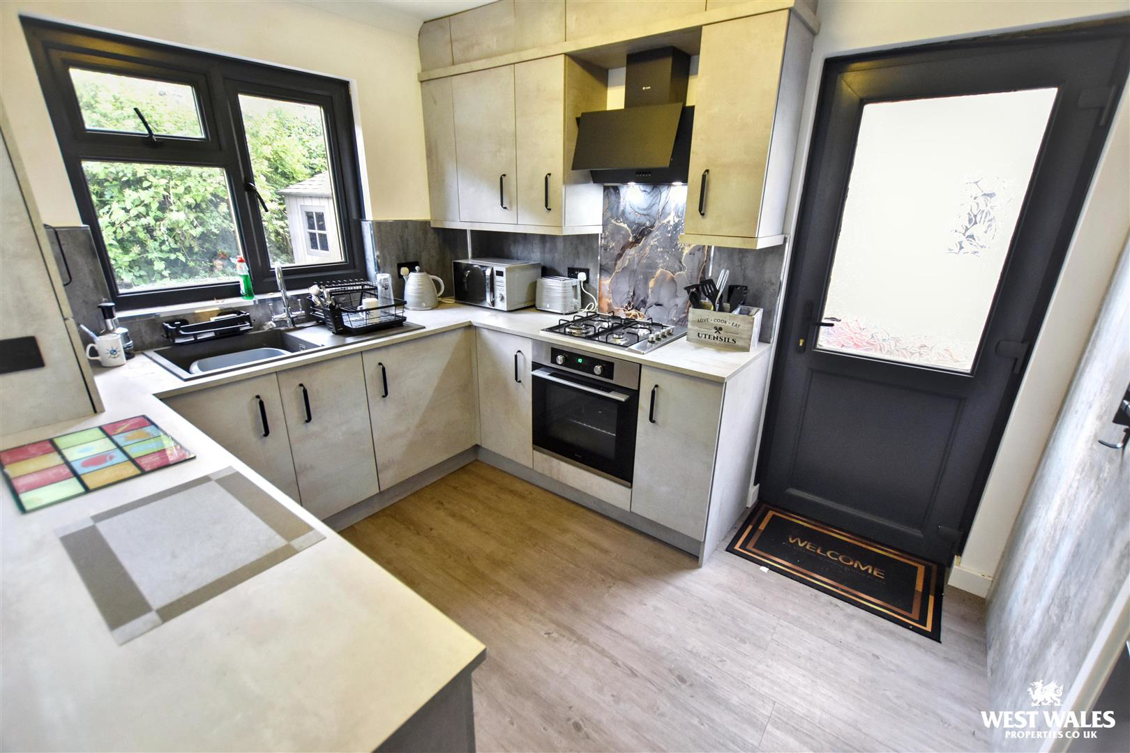 Two Penny Hay Close, Pembroke, photo 9