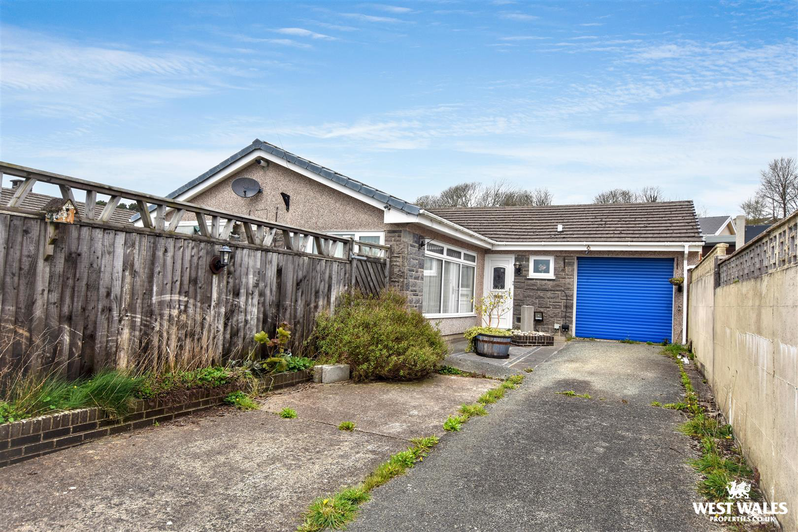 Whitehall Avenue, Pembroke