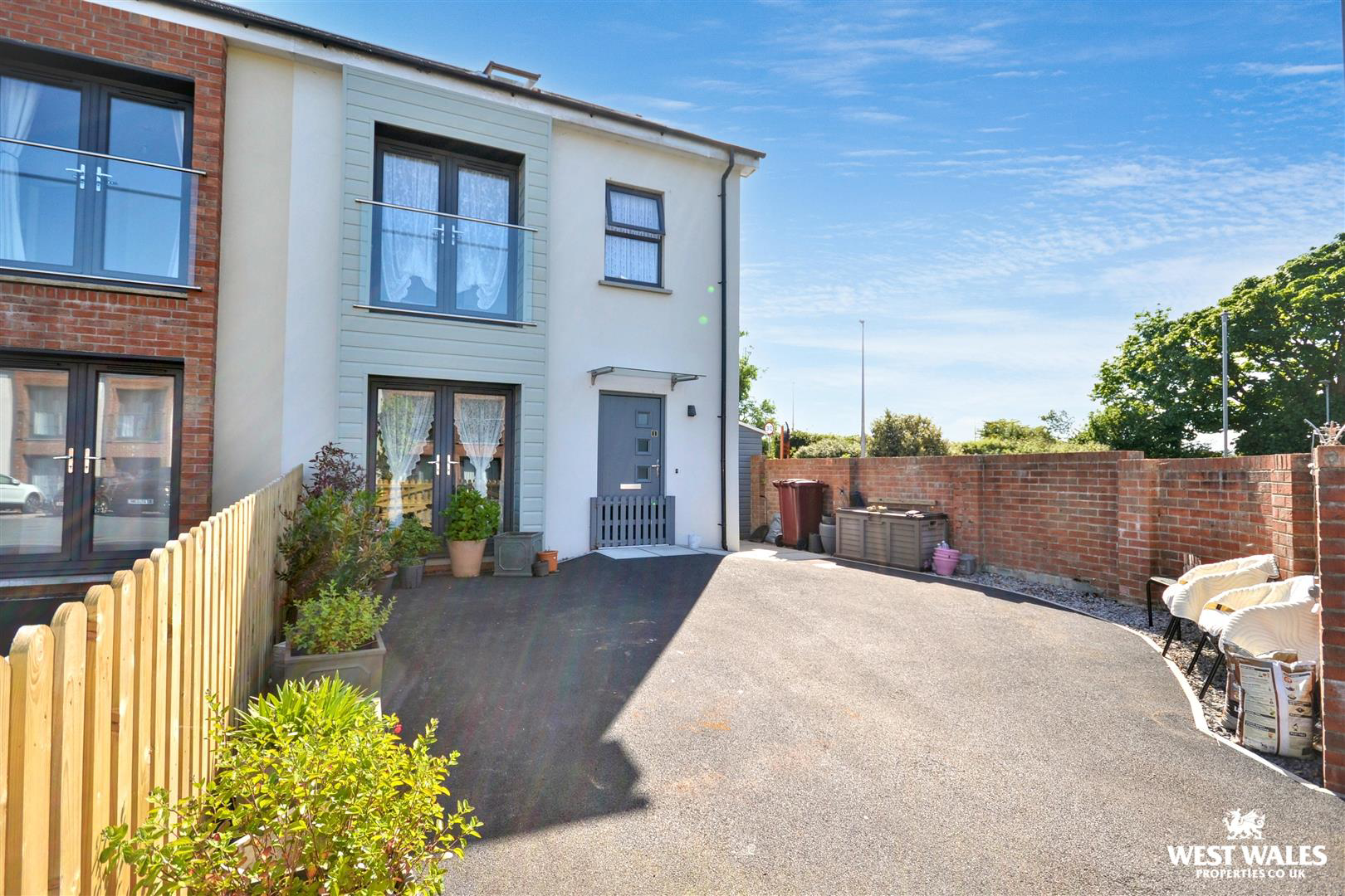 Hayston View, Johnston, Haverfordwest