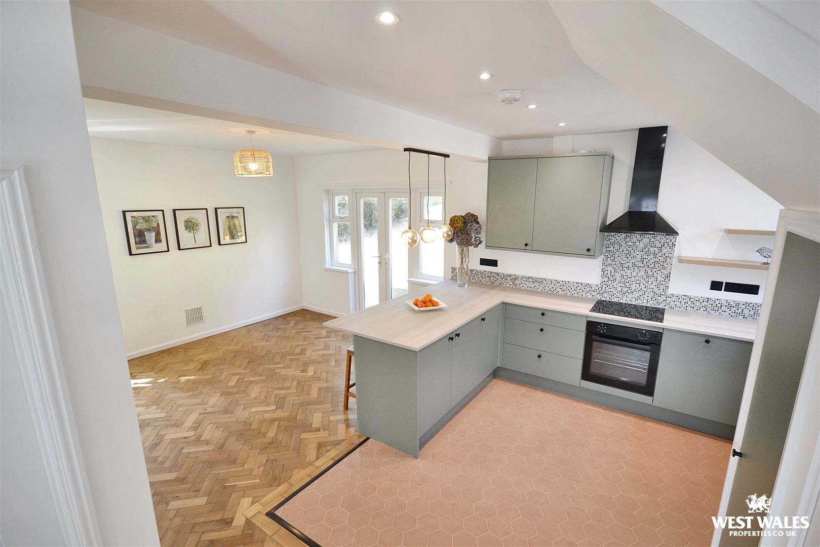 Hillside Close, Goodwick, photo 2