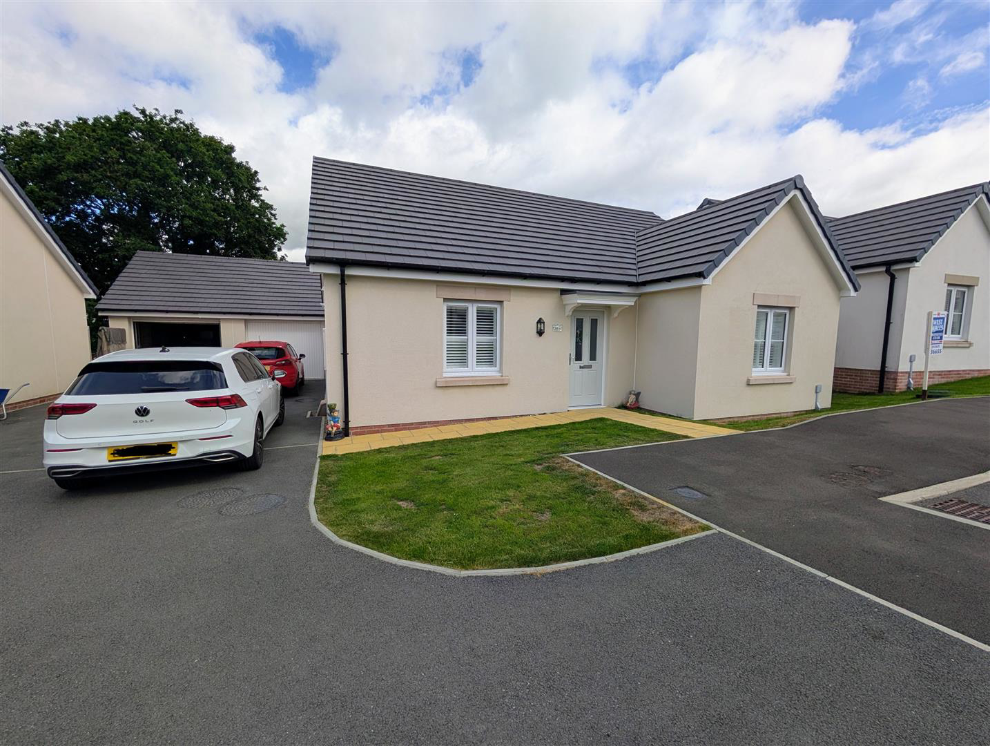 Gerddi Lingfield, Whitland