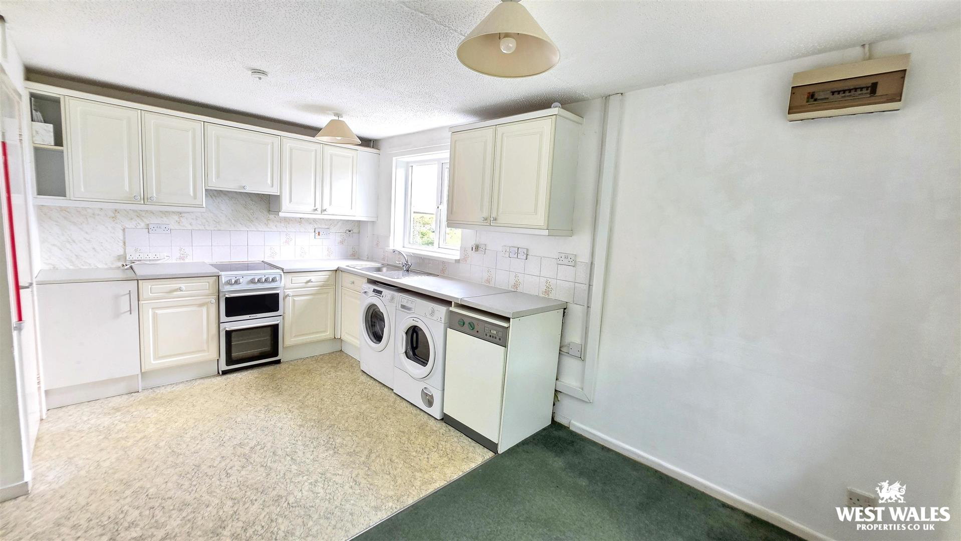 Burgage Green Close, St. Ishmaels, Haverfordwest, photo 6