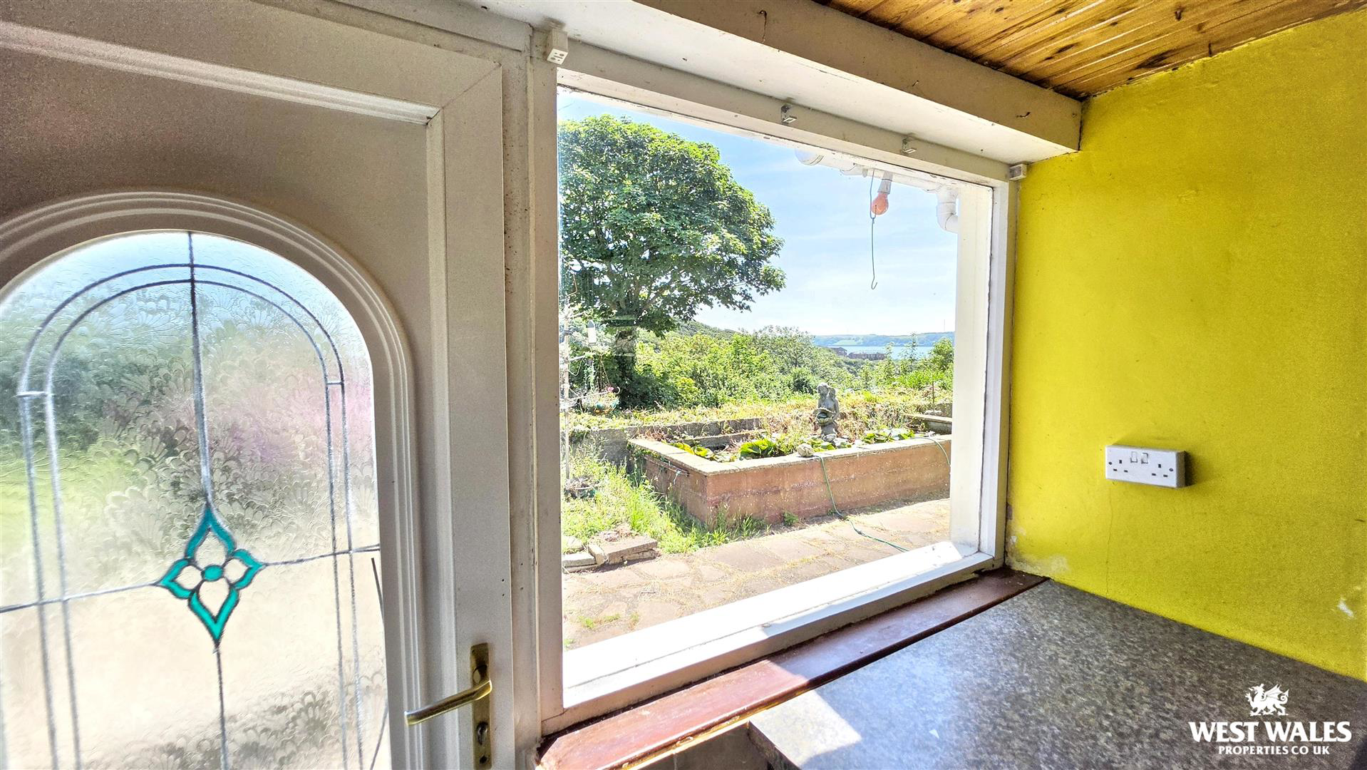 Milton Crescent, Milford Haven, photo 10