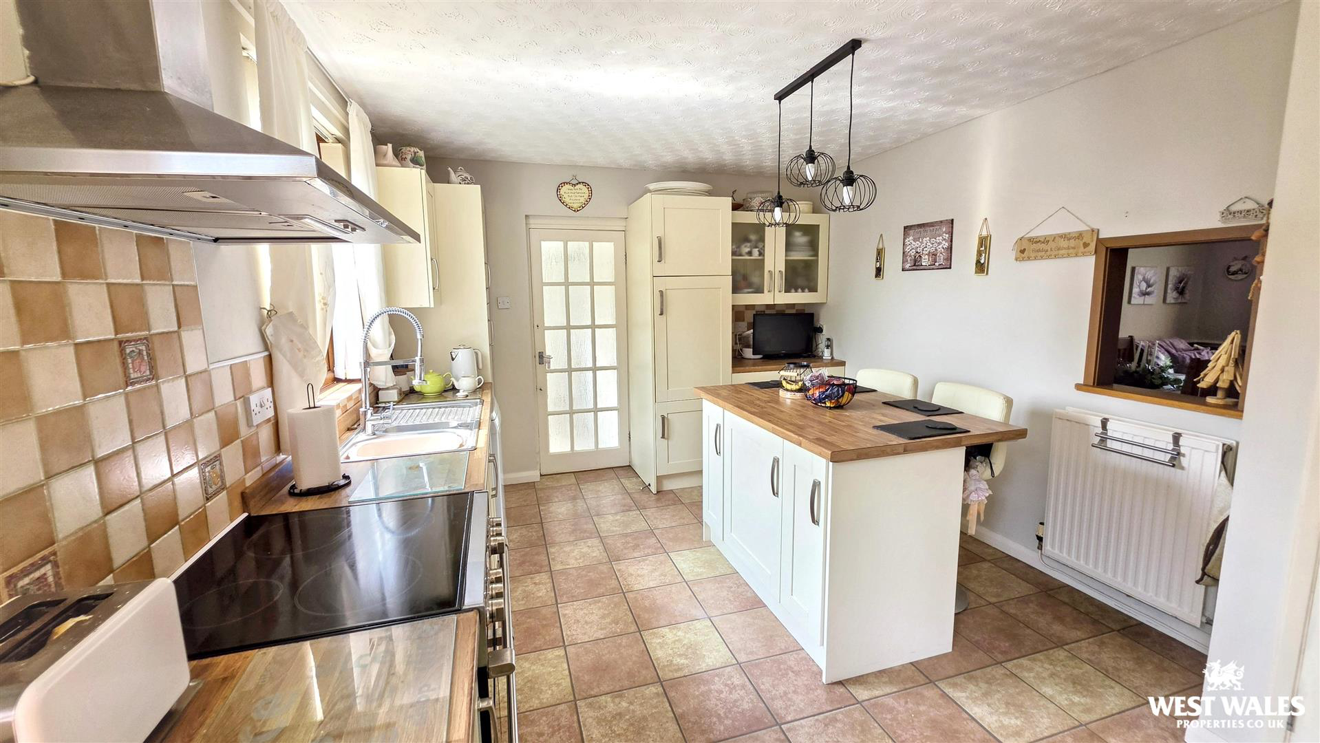 Woodlands Crescent, Milford Haven, photo 9