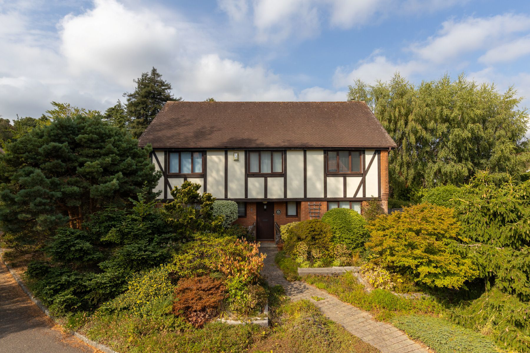 Hazelbank, Langton Green, TN3