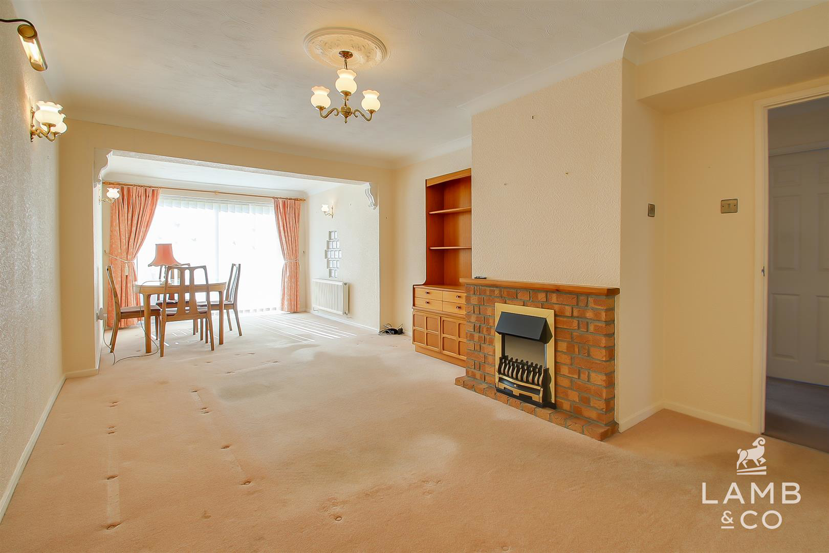LOUNGE/DINING ROOM