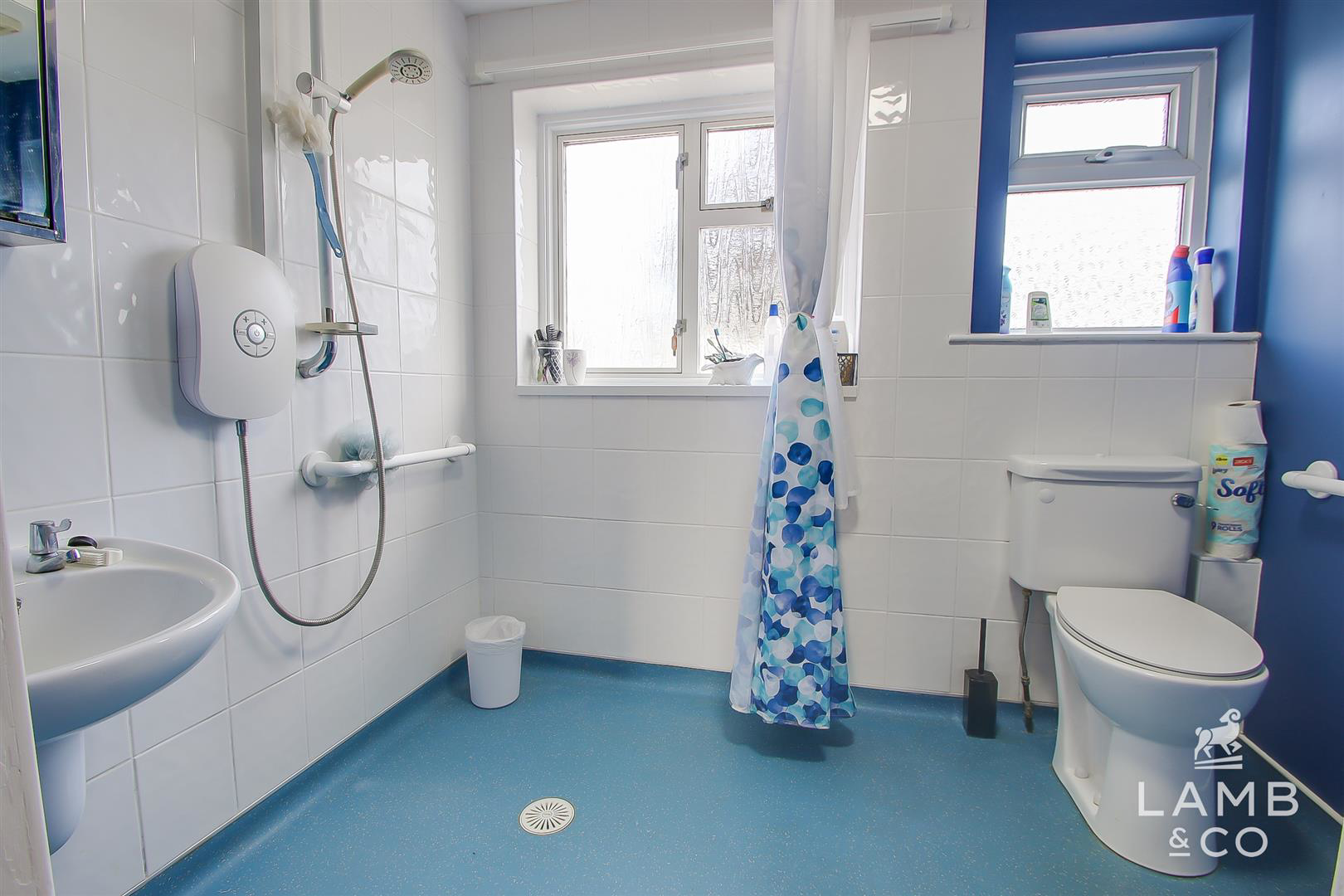 SHOWER ROOM