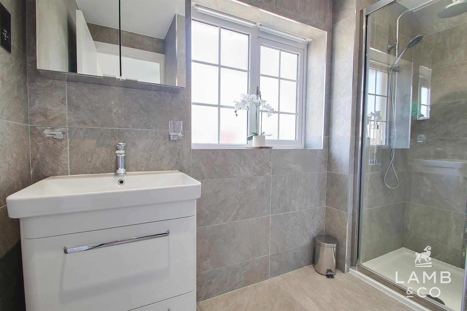 Legerton Drive, Clacton-On-Sea, photo 12