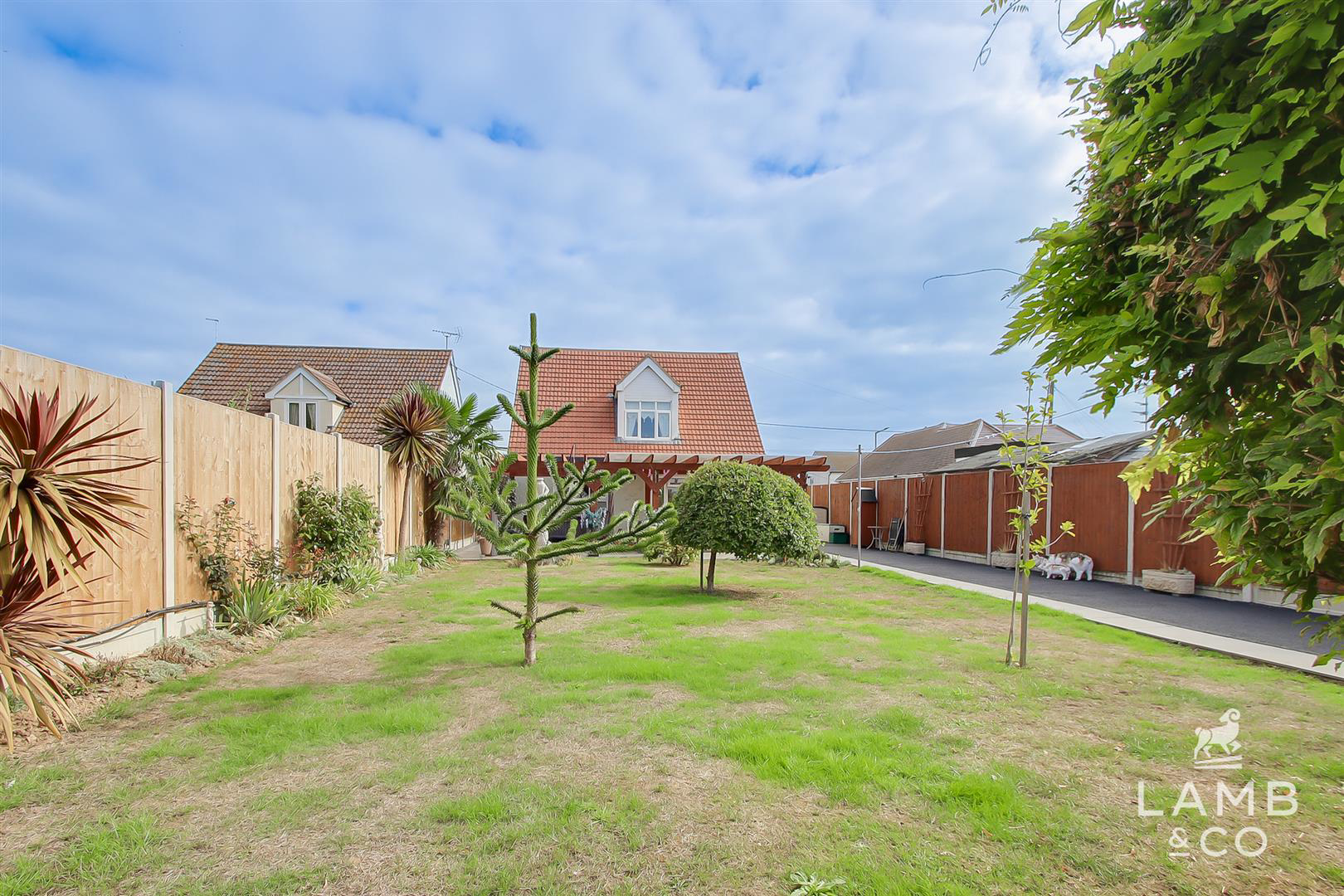Jaywick Lane, Clacton-On-Sea, photo 33