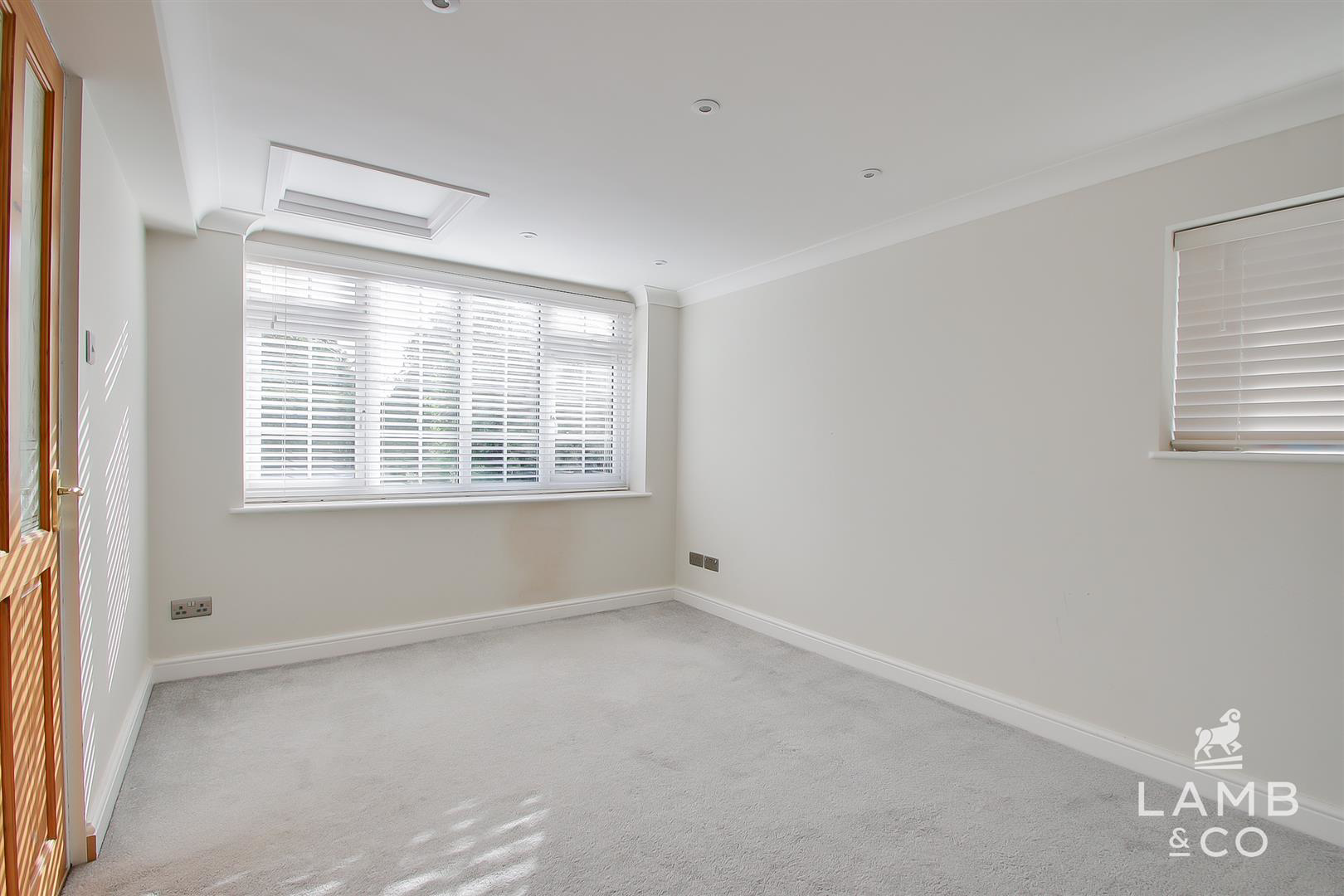 New Thorpe Avenue, Thorpe-Le-Soken, photo 12