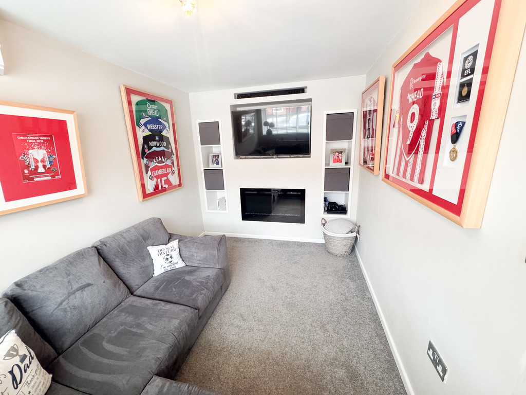 Ovaldene Way, Trentham, Stoke-on-Trent, photo 8