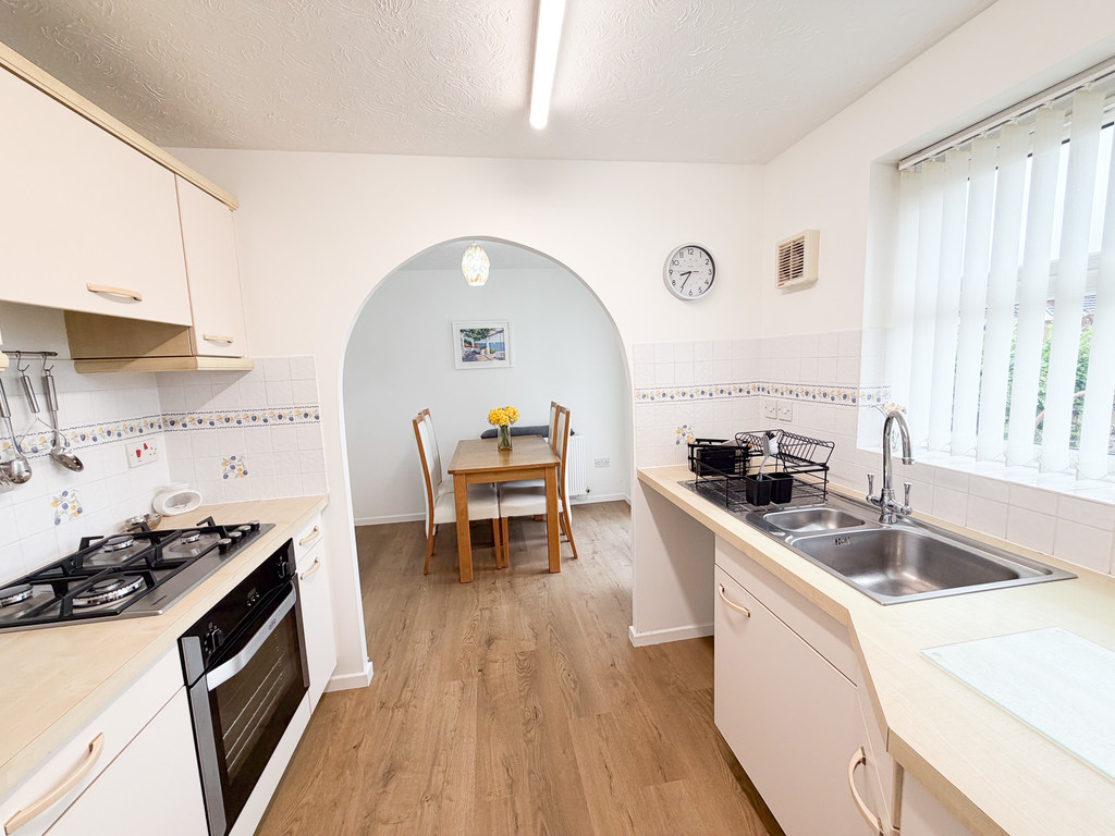 Perton Wood View, Blurton, Stoke-on-Trent, photo 6