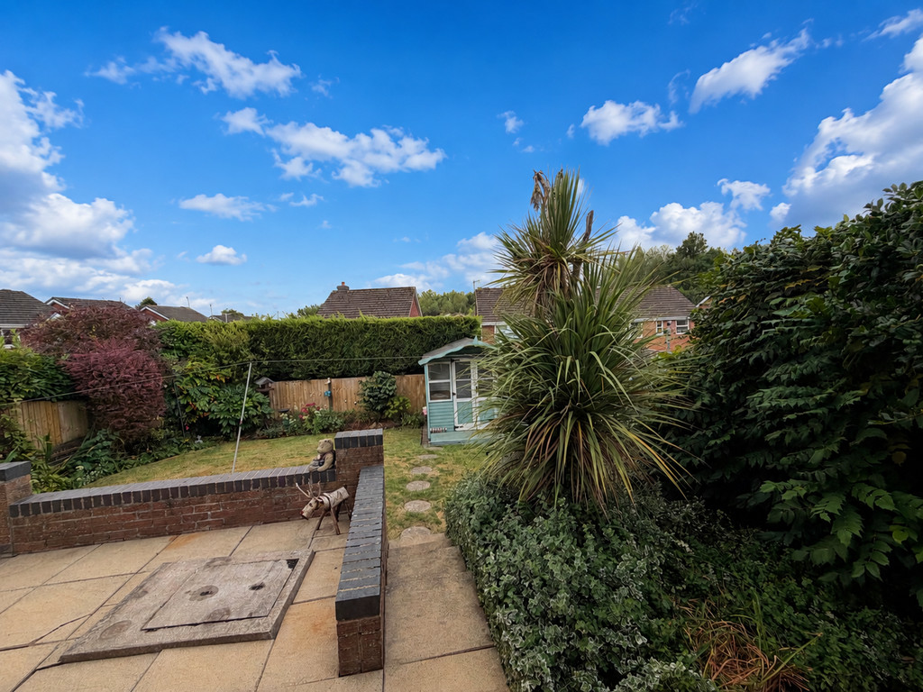 Perton Wood View, Blurton, Stoke-on-Trent, photo 21