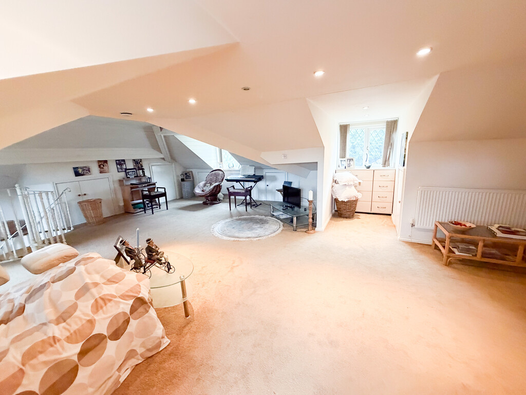 Clough Hall Road, Kidsgrove, Stoke-on-Trent, photo 11