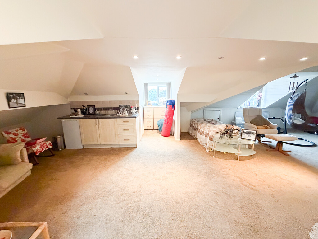 Clough Hall Road, Kidsgrove, Stoke-on-Trent, photo 14