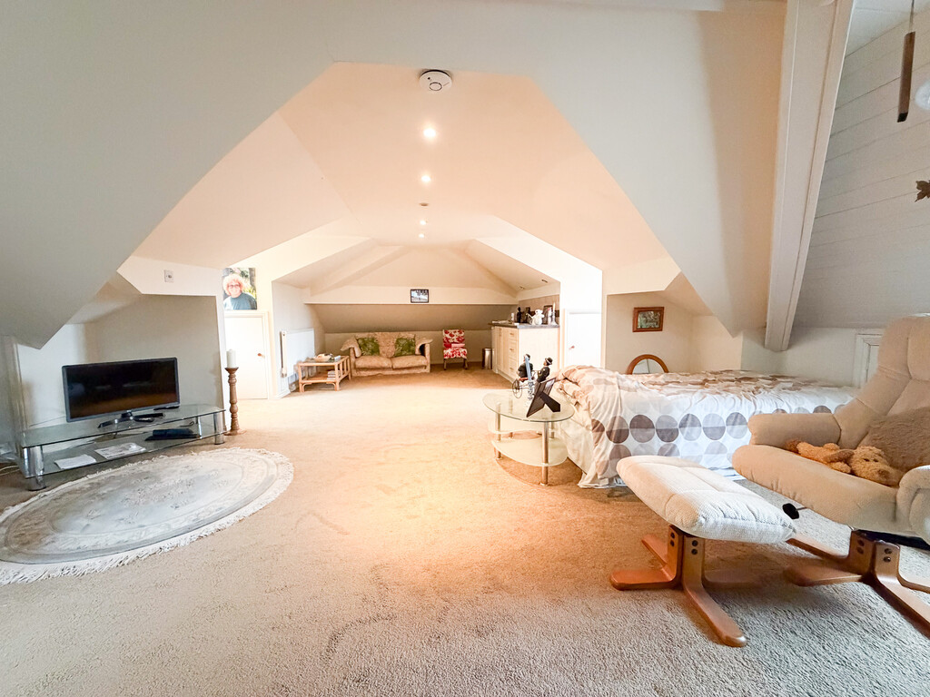 Clough Hall Road, Kidsgrove, Stoke-on-Trent, photo 10