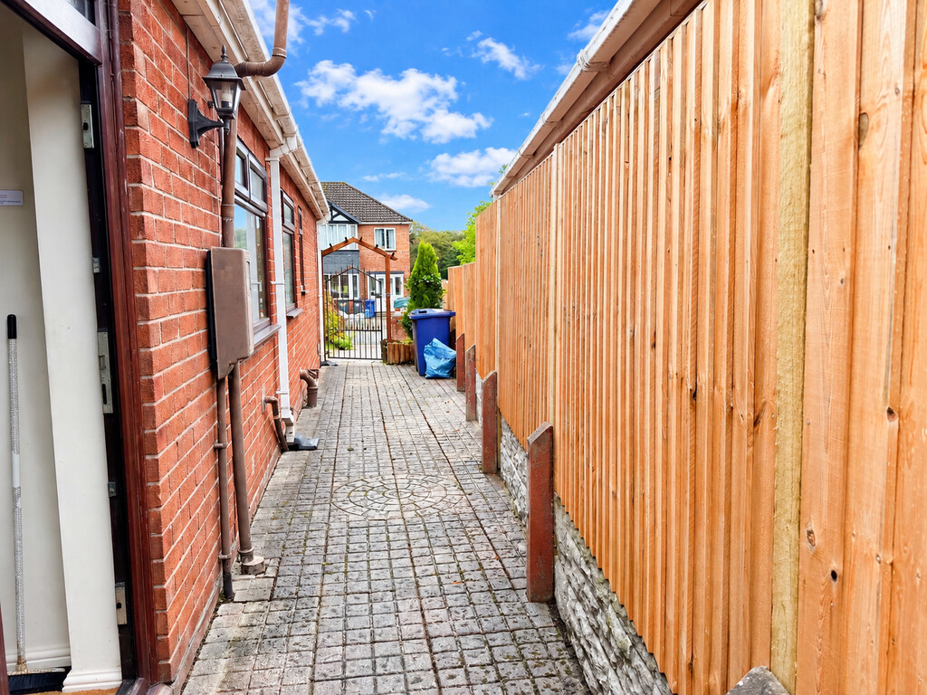 Clough Hall Road, Kidsgrove, Stoke-on-Trent, photo 31