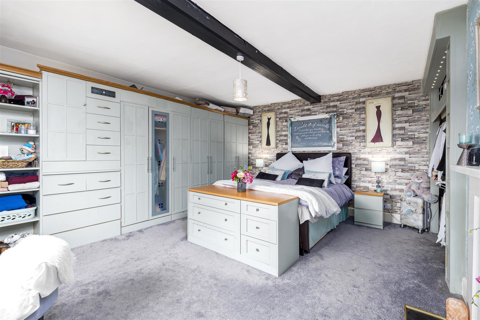 Bedroom_1_1.jpg