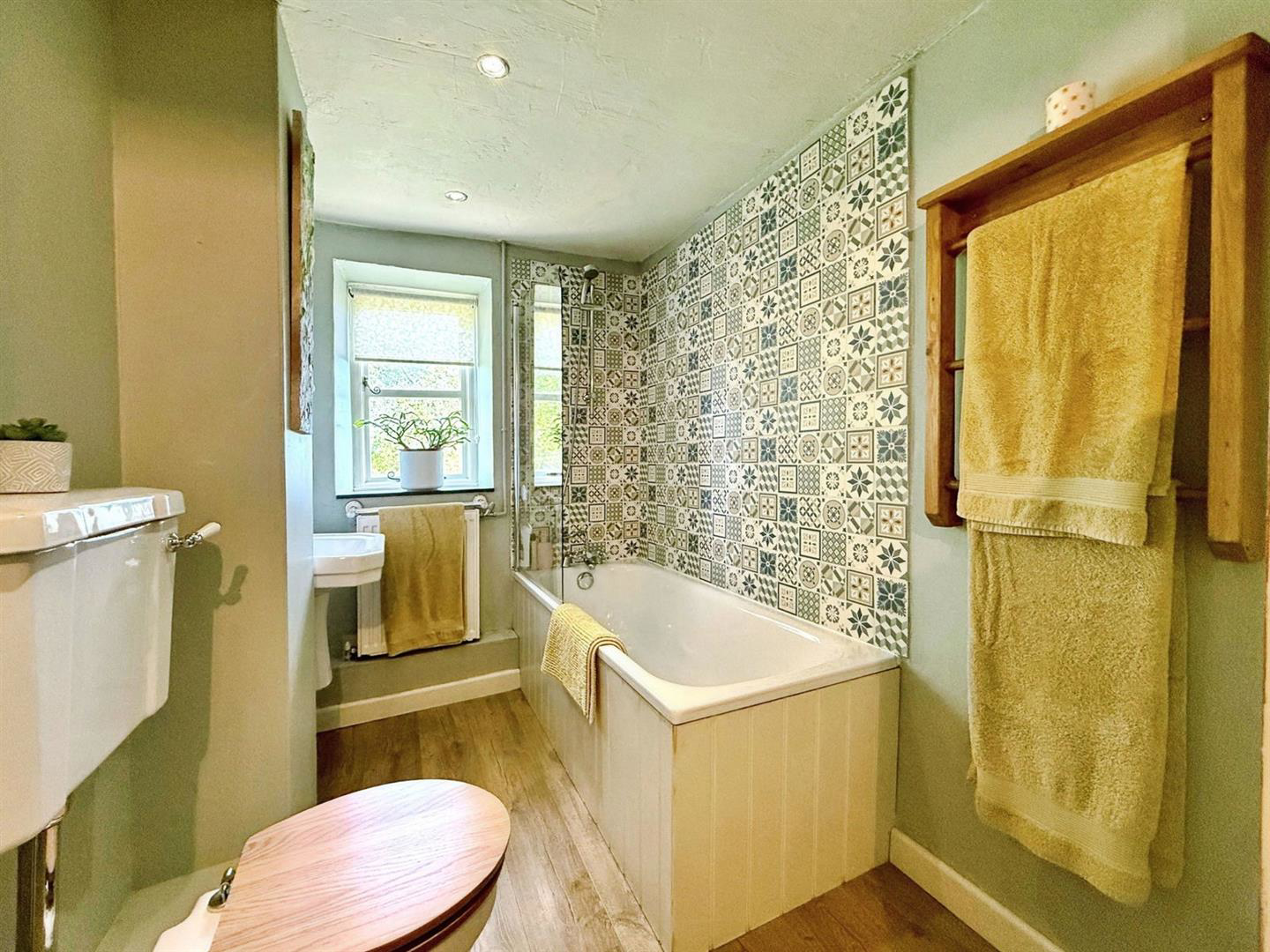 Whitcombe Road, photo 11