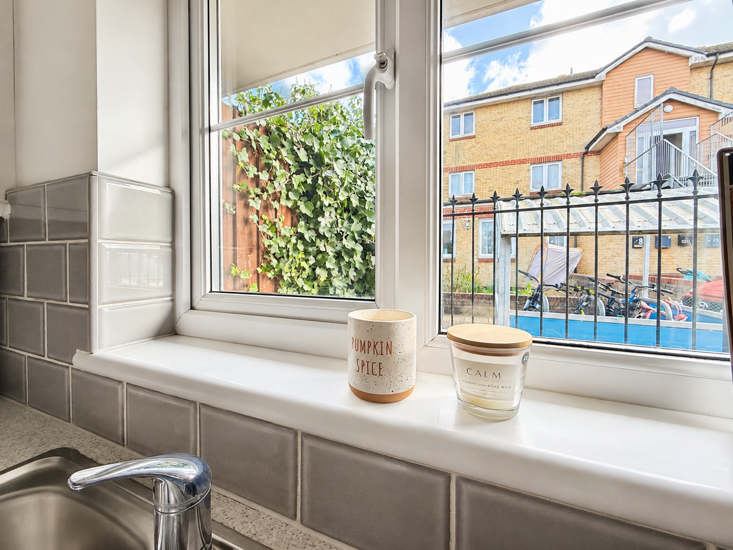 Woodbine Close, photo 4