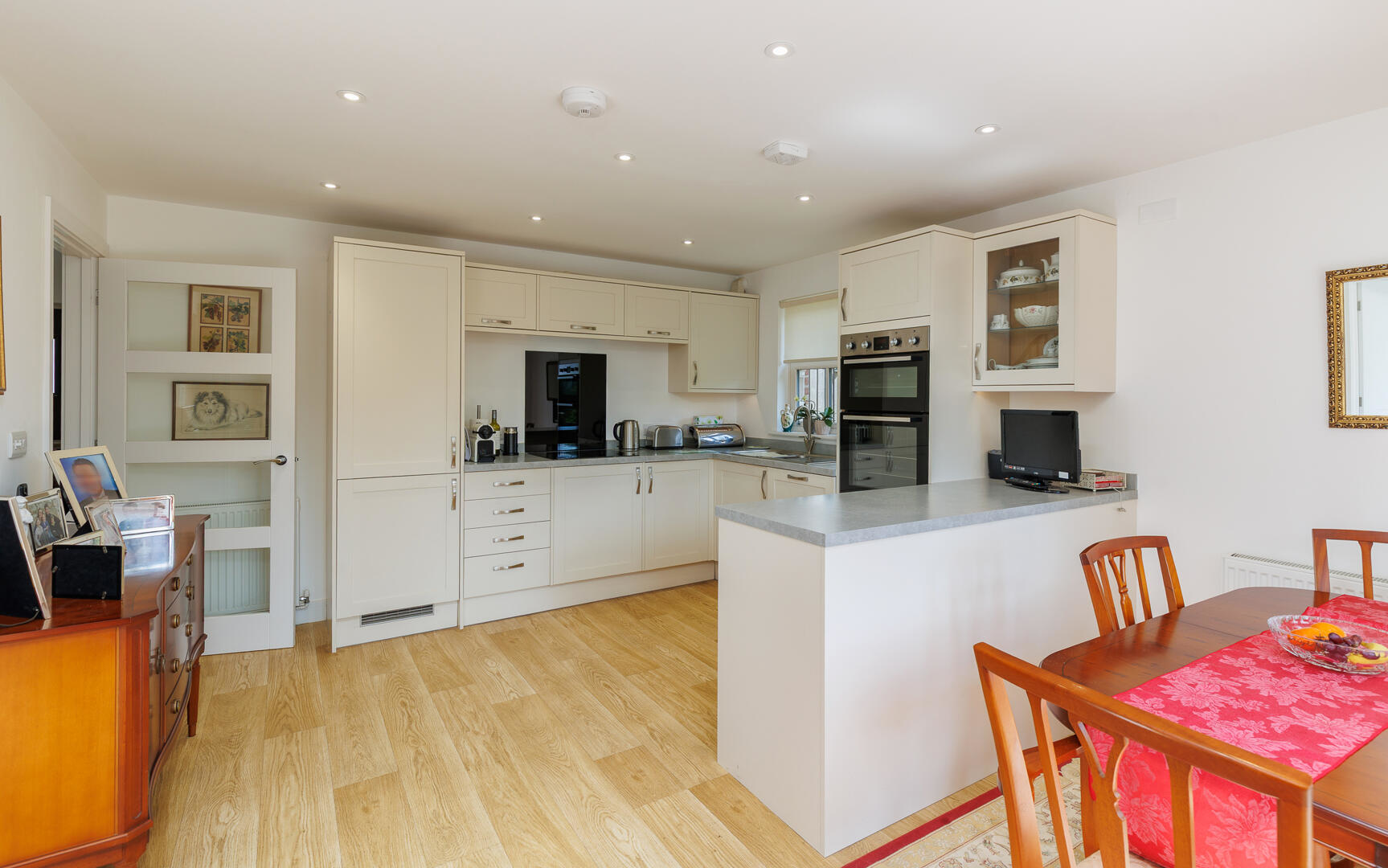 St Peters Court, Havenstreet, photo 7
