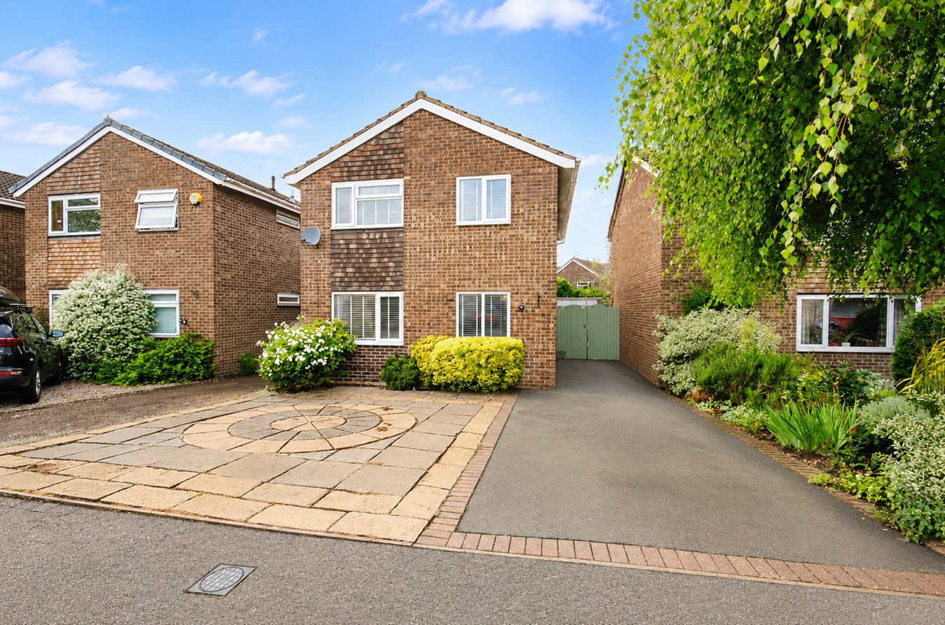 Ruskin Close, Hillside, Rugby, CV22