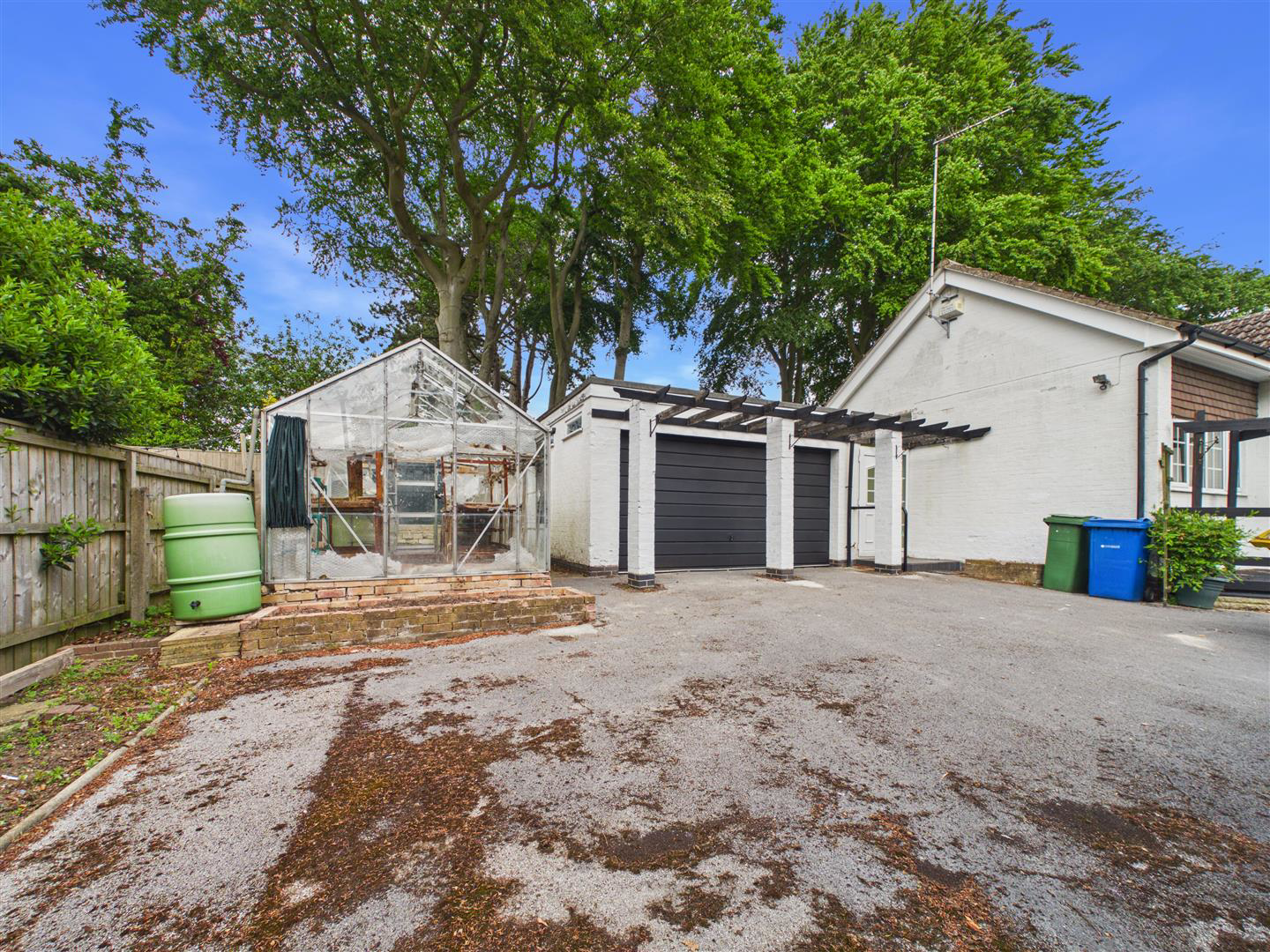 West End, Swanland, photo 13