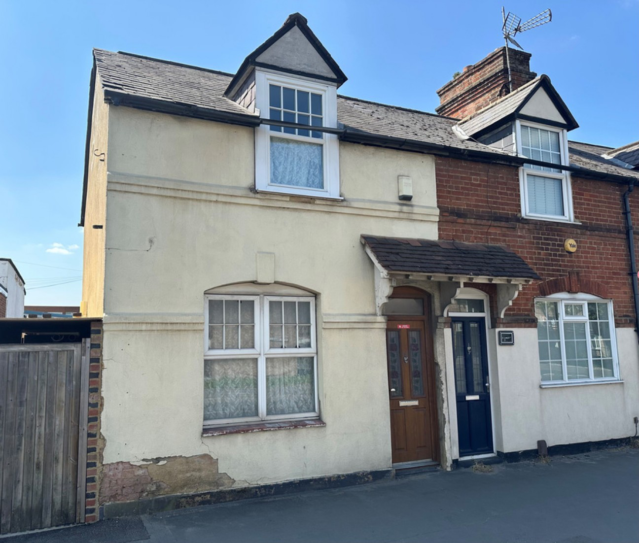 Surrey, Leatherhead, KT22 7PJ