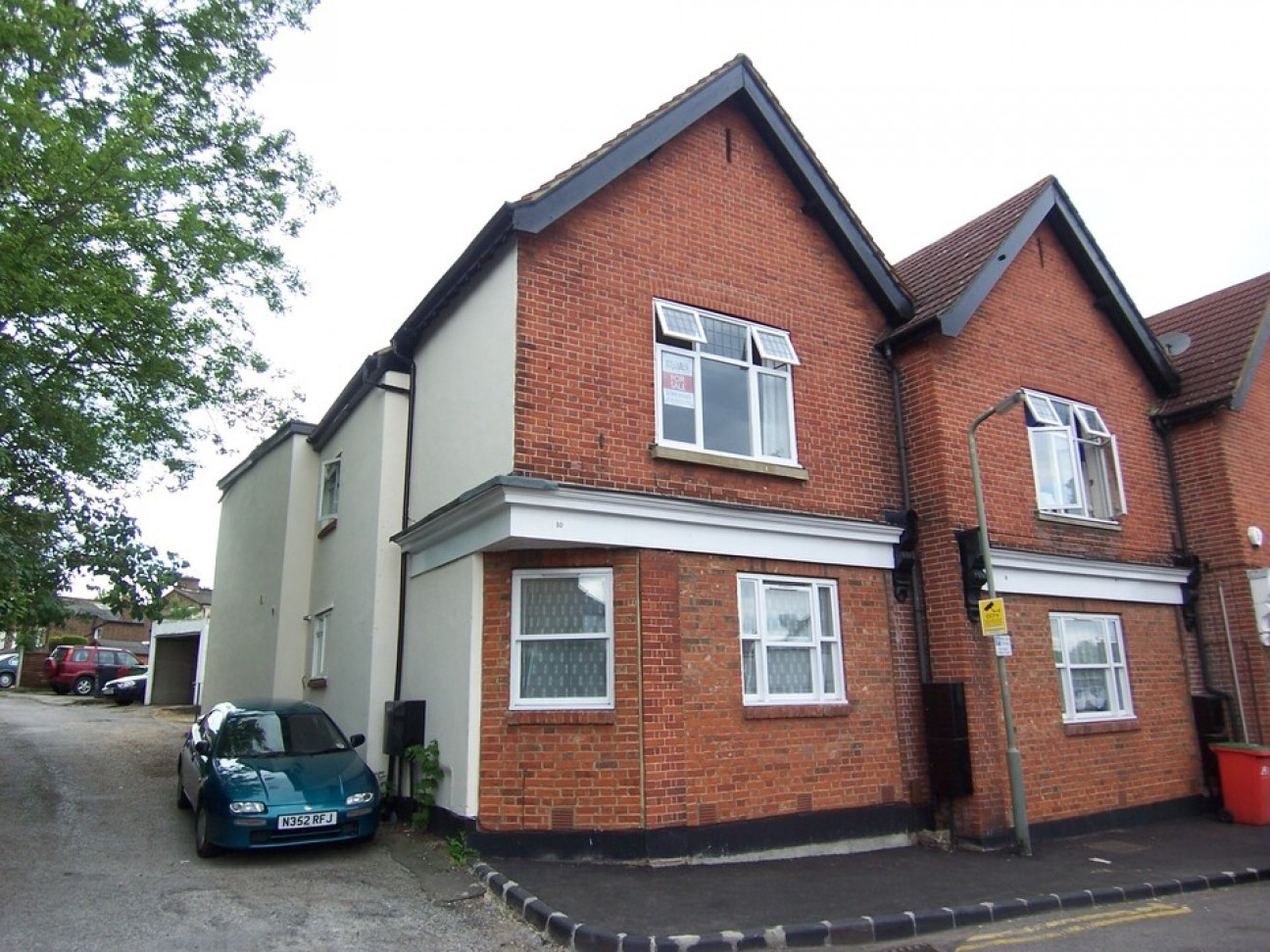 Surrey, Ashtead, KT21 2BB