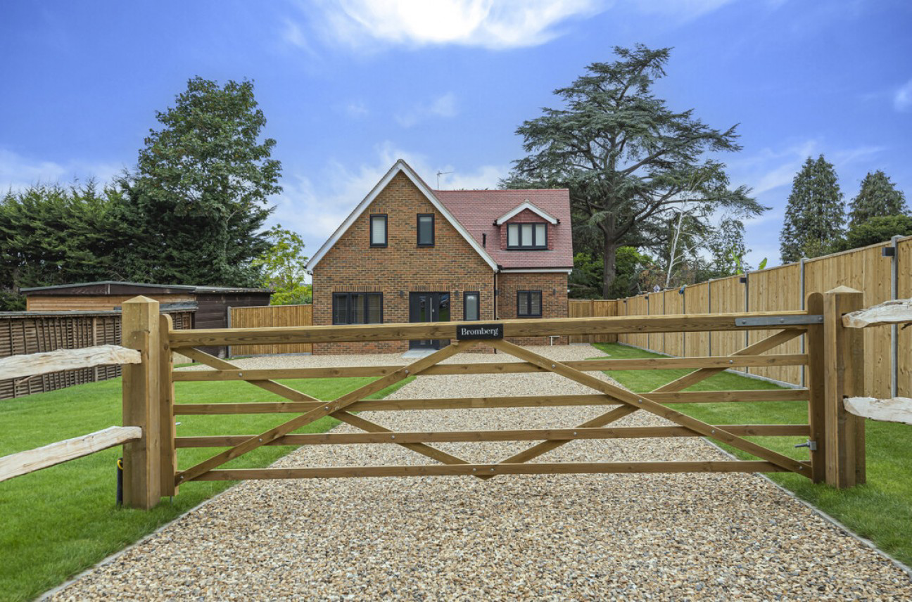 Epsom Road, Surrey, Ashtead, KT21 1JX
