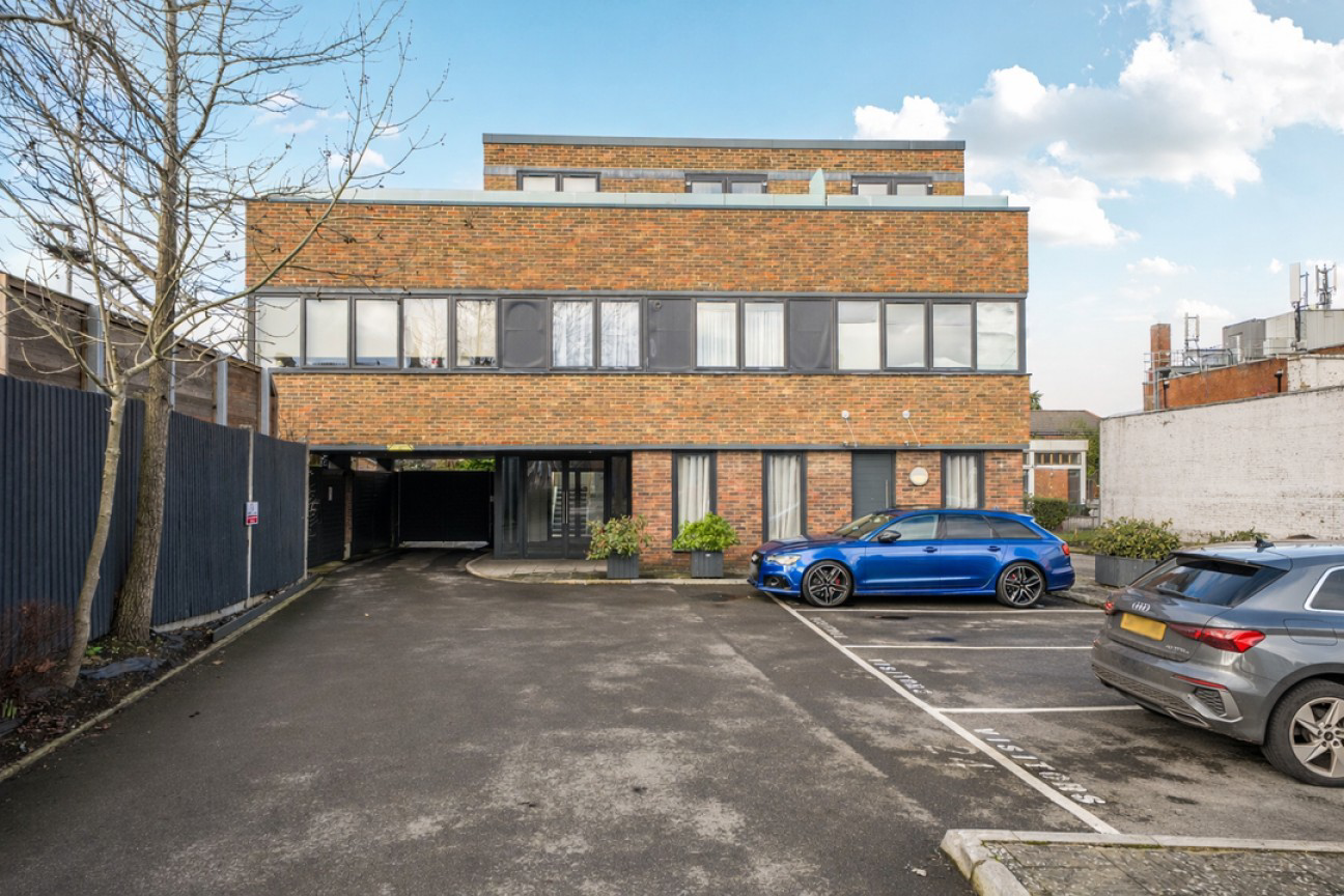9 The Street, Surrey, Ashtead, KT21 2AD