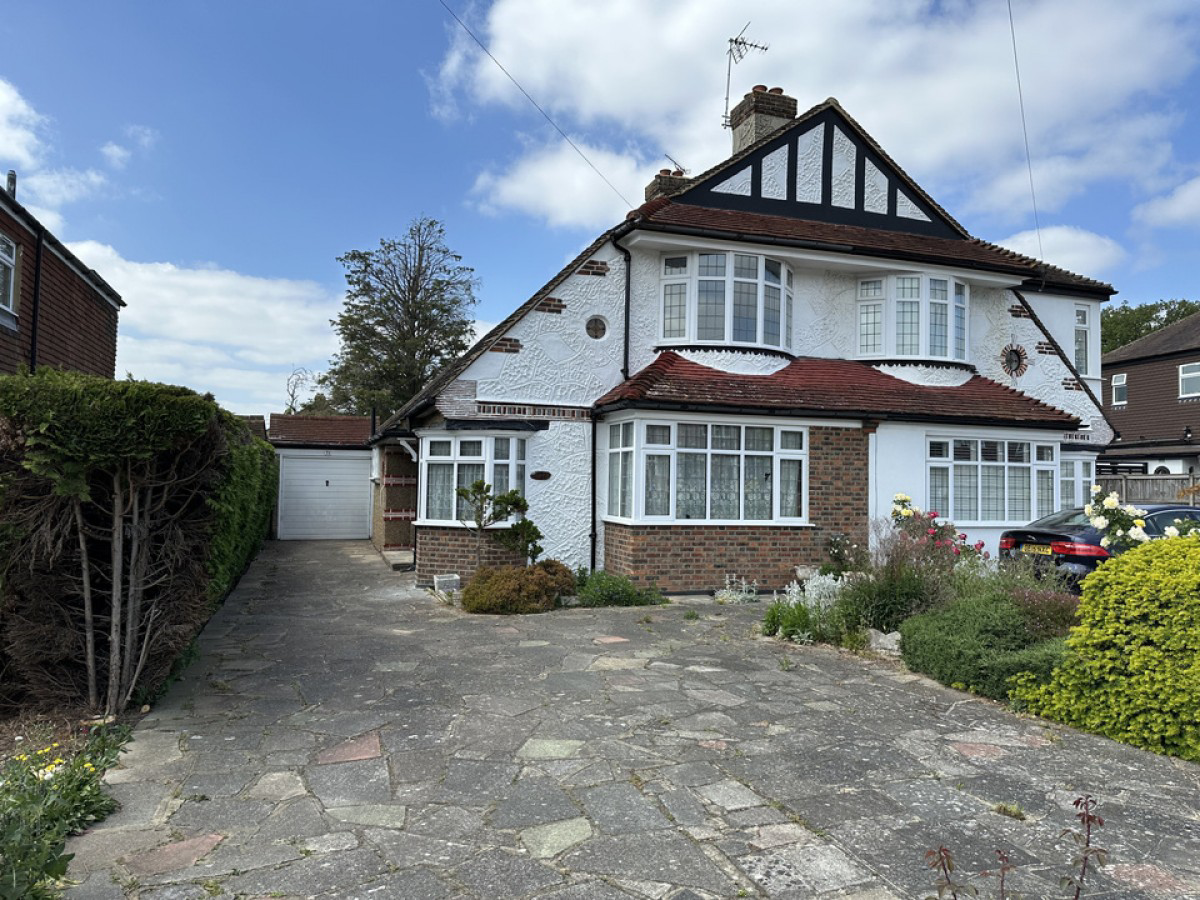 Surrey, Epsom, KT17 2HD