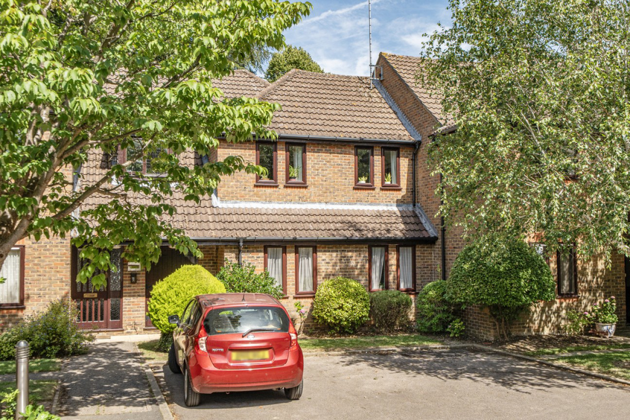 Surrey, Leatherhead, KT22 8NL