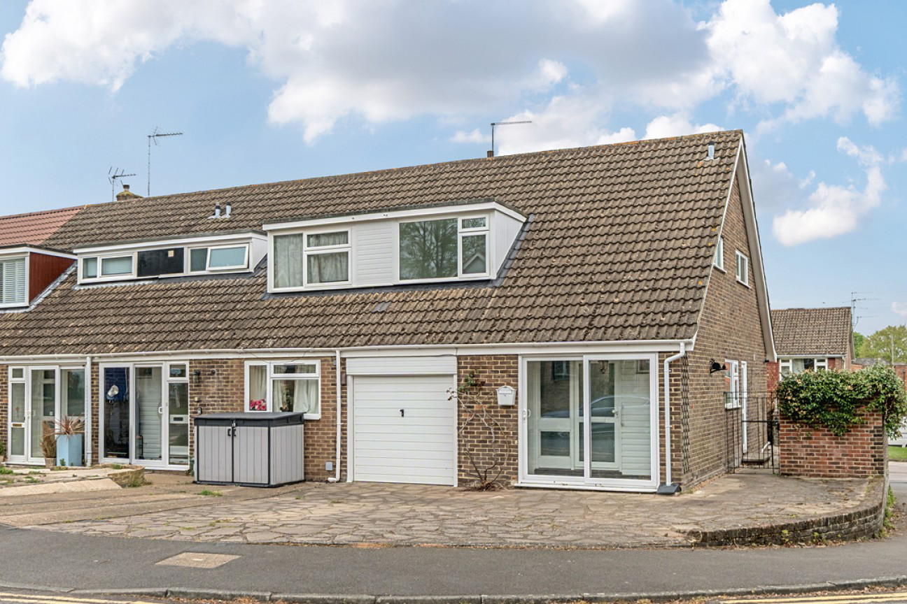 Surrey, Leatherhead, KT22 8UG