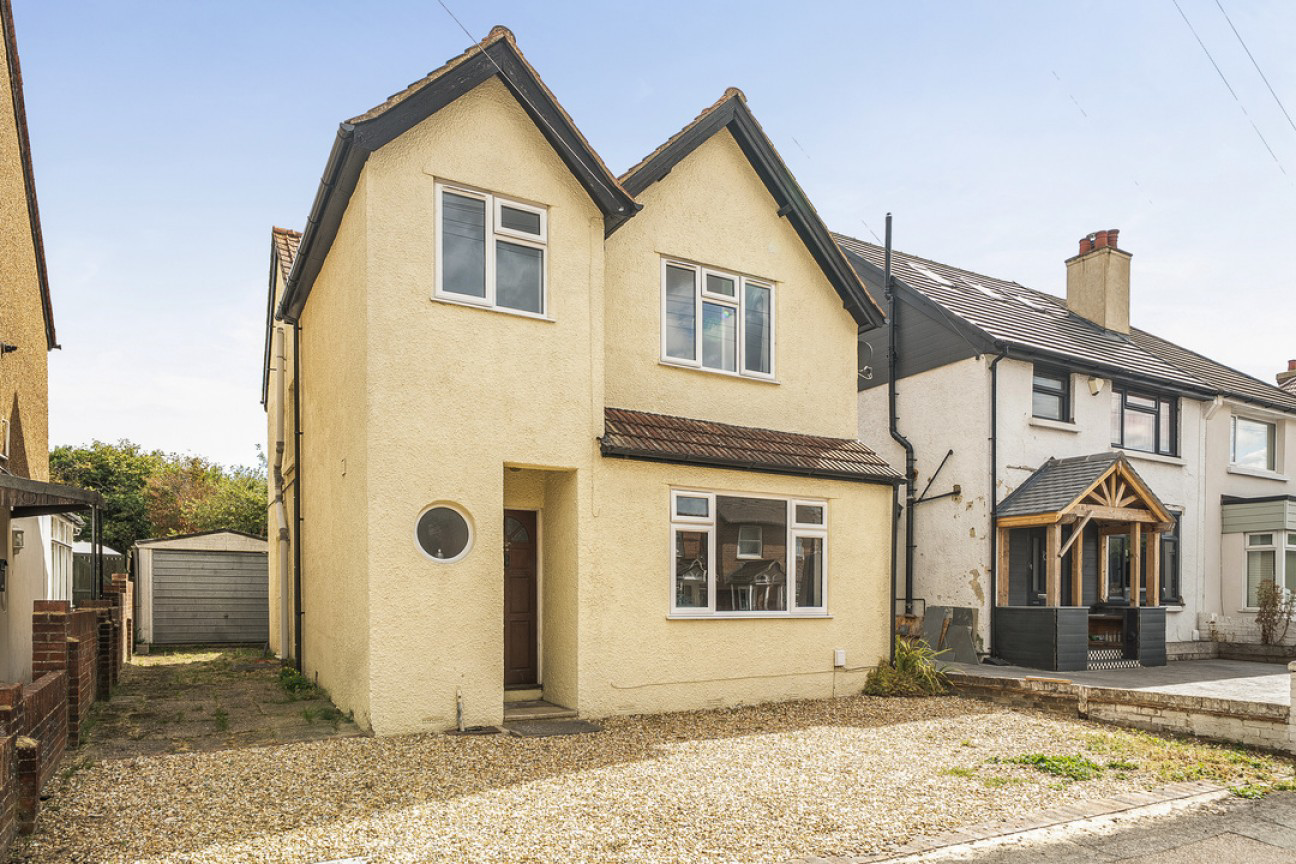 Surrey, Leatherhead, KT22 7ED