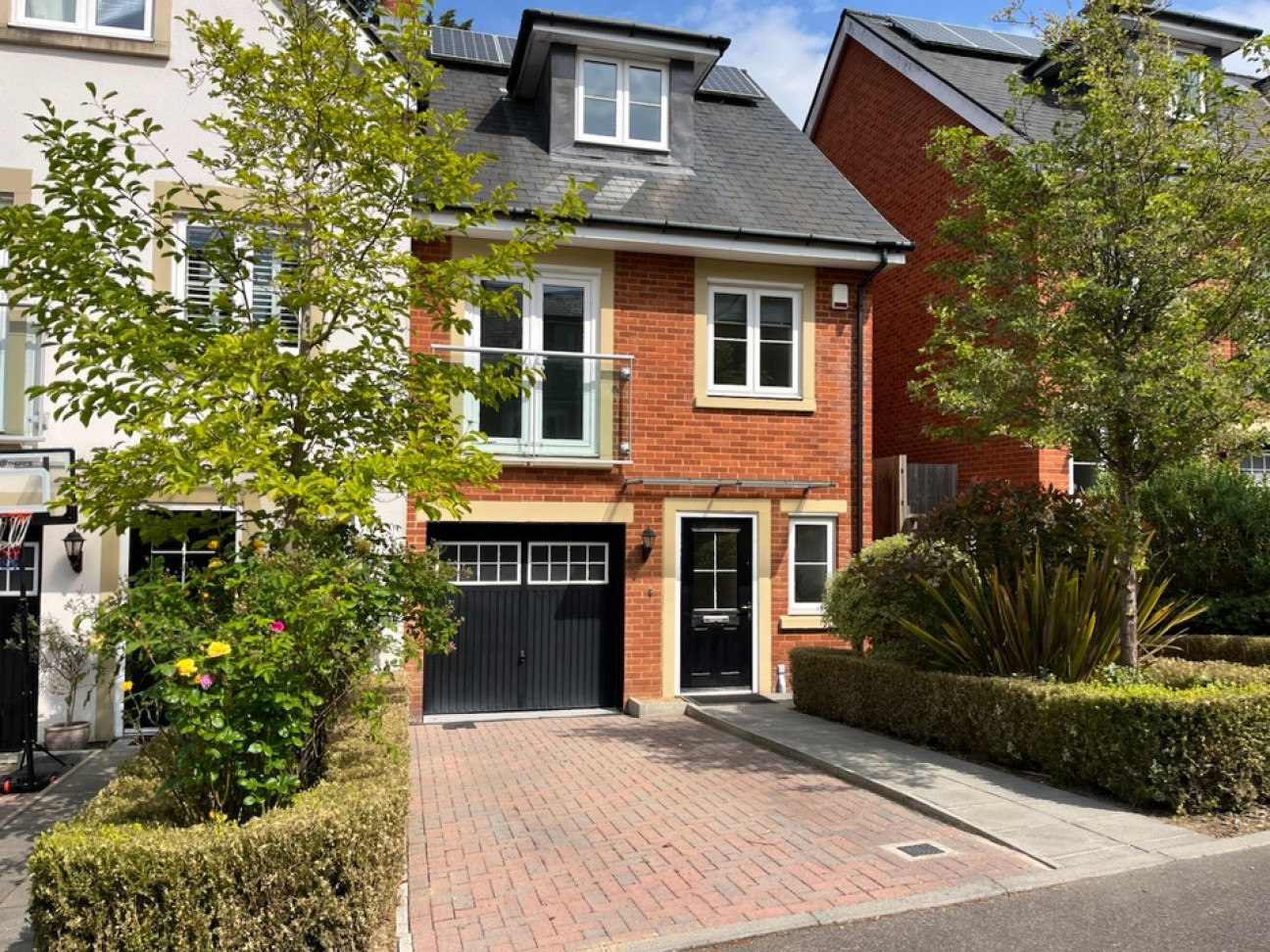 Surrey, Leatherhead, KT22 8DS